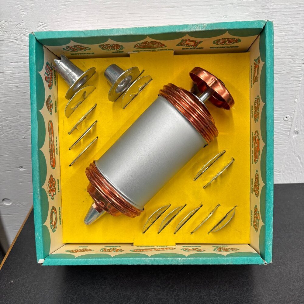 Vintage Mirro Cooky Pastry Kit M0358-22, Pastry Press Spritz 12 Disc 3 Tips